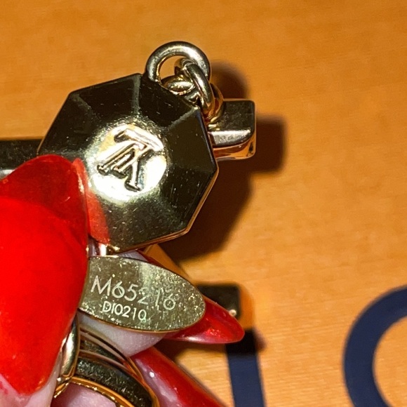 SOLD🚨AUTHENTIC Louis Vuitton gold bag charm/keychain - Picture 7 of 11